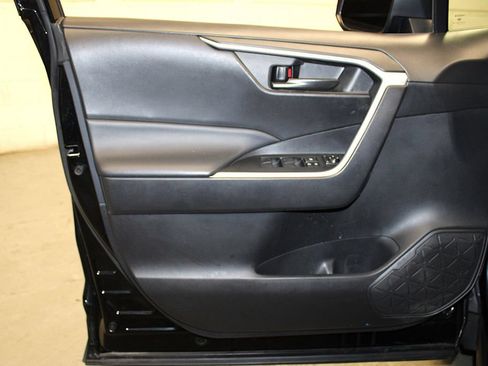 Used 2021 Toyota RAV4 LE AWD/4WD image 26