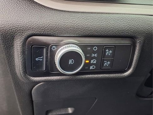 Used 2023 Ford Explorer XLT w/ Equipment Group 202A AWD/4WD image 21