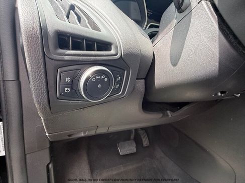 Used 2016 Ford Focus SE w/ SE Sport Package FWD image 23