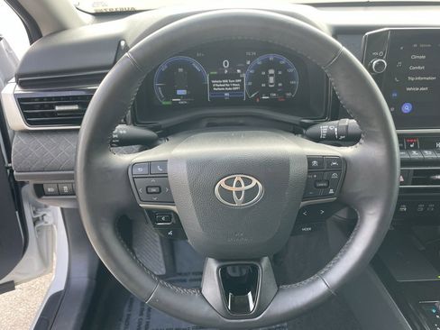 Used 2025 Toyota Camry XLE image 13