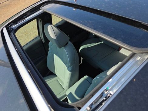 Certified 2025 Hyundai Elantra Limited image 4