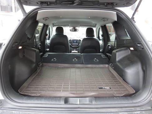 Used 2019 Jeep Cherokee Limited image 25