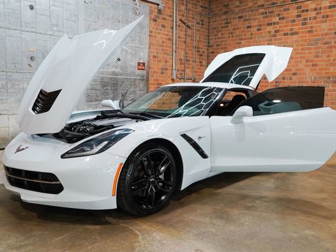 Used 2019 Chevrolet Corvette Stingray Coupe w/ 1LT RWD image 28