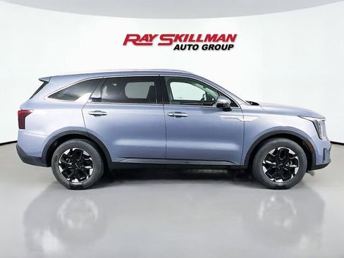 Used 2024 Kia Sorento S image 8