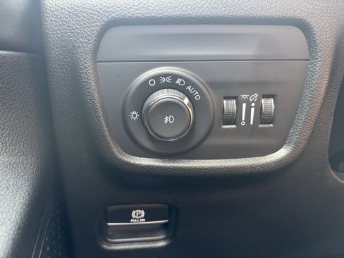 Used 2023 Jeep Grand Cherokee L Limited RWD image 22
