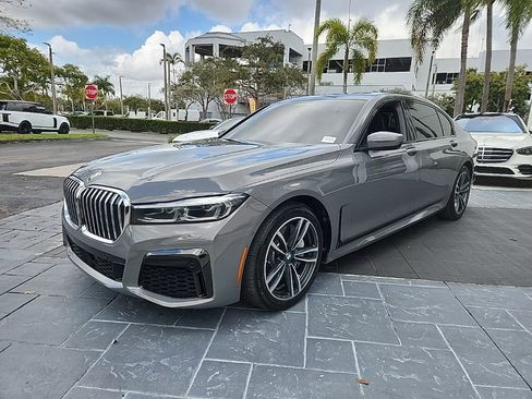 Used 2020 BMW 750i xDrive w/ Executive Package image 16