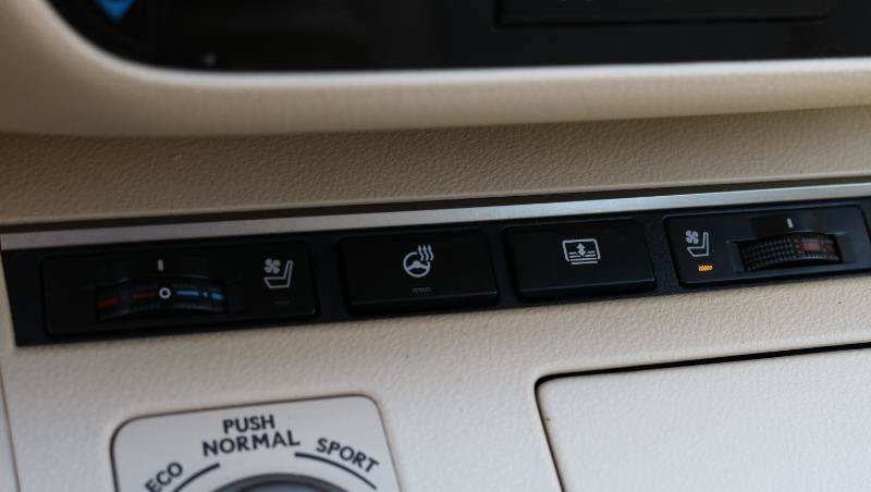 Used 2015 Lexus ES 350 w/ Luxury Package FWD image 19