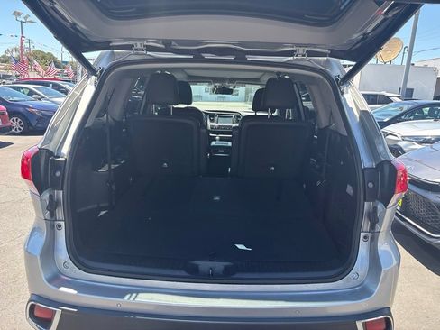 Used 2018 Toyota Highlander Limited Platinum w/ Carpet Mat Package (TMS) AWD/4WD image 10