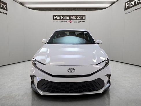 Used 2025 Toyota Camry SE image 8