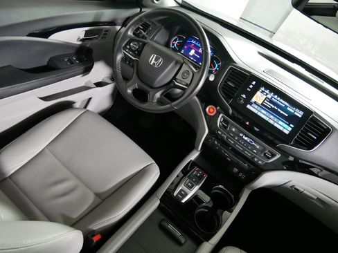 Used 2022 Honda Pilot Touring image 9