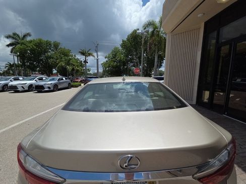 Used 2018 Lexus ES 350 w/ Luxury Package w/Wood Trim FWD image 8