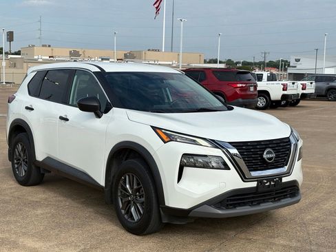 Used 2023 Nissan Rogue S AWD/4WD image 3