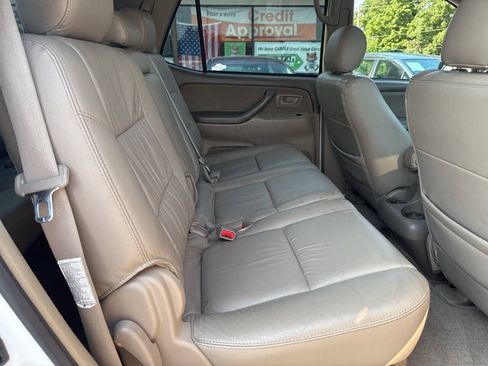 Used 2007 Toyota Sequoia SR5 AWD/4WD image 18