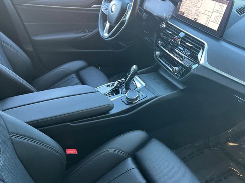 Used 2023 BMW 530e RWD image 18