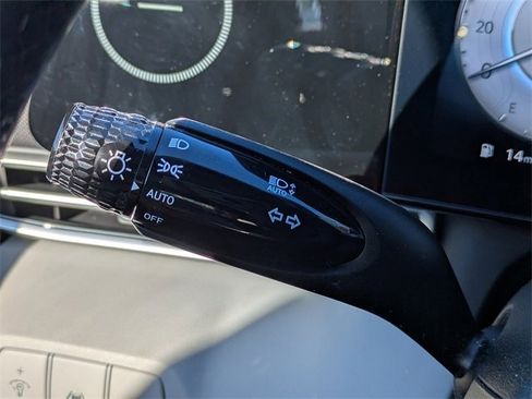 Used 2023 Hyundai Elantra Limited image 26