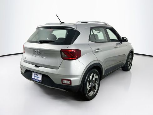 Used 2023 Hyundai Venue SEL FWD image 5