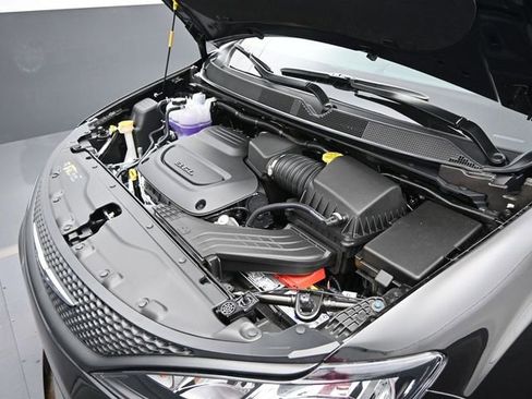 New 2025 Chrysler Voyager LX image 38