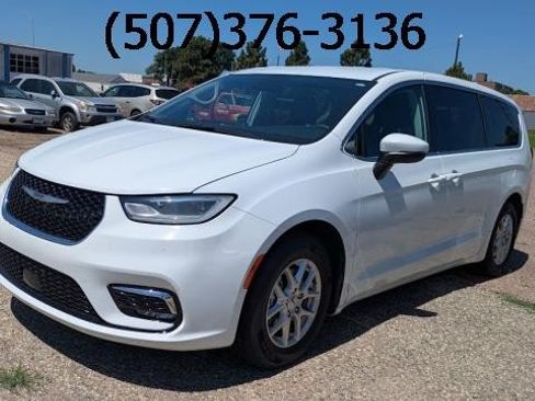 Used 2023 Chrysler Pacifica Touring-L FWD image 1