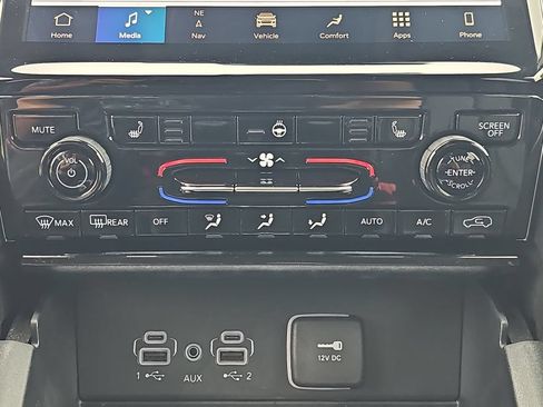 Used 2023 Jeep Grand Cherokee Limited AWD/4WD image 20