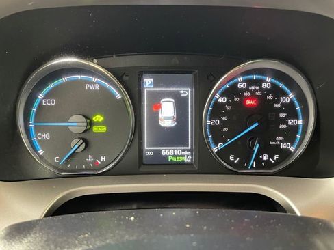 Used 2018 Toyota RAV4 Limited w/ Advanced Technology Package image 5