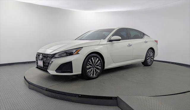 Used 2023 Nissan Altima 2.5 SV FWD image 2