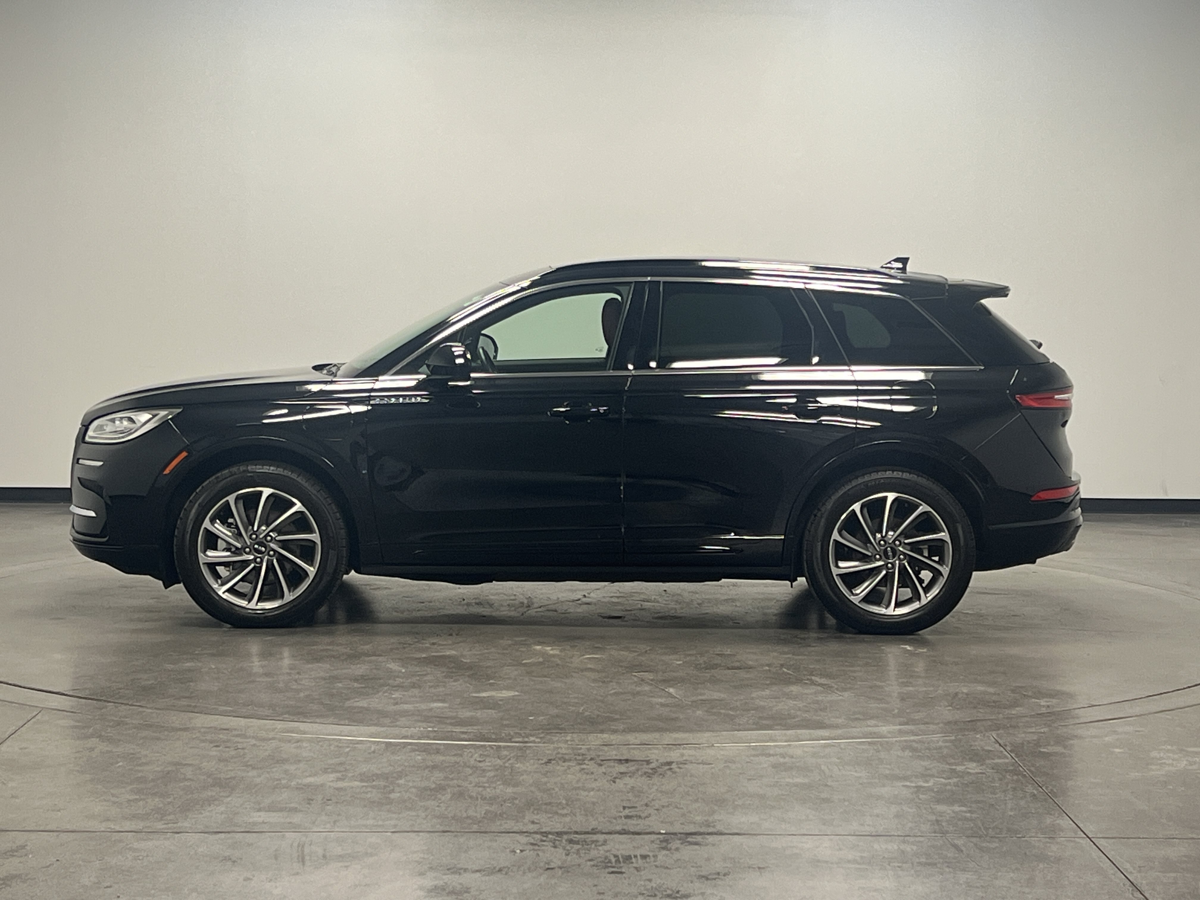 Used 2025 Lincoln Corsair Grand Touring AWD/4WD image 5