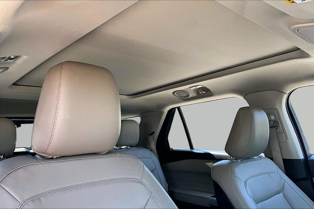 Used 2020 Ford Explorer XLT w/ Equipment Group 202A AWD/4WD image 28
