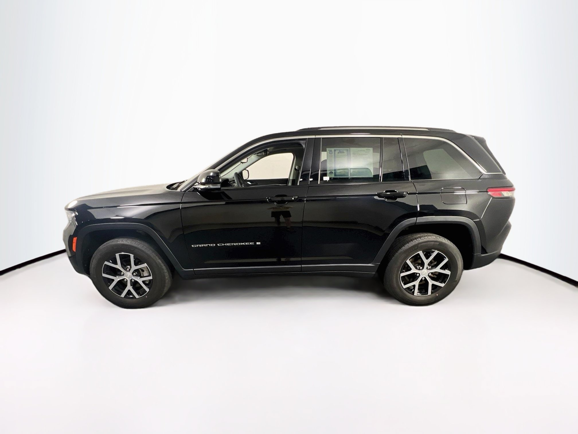 Used 2023 Jeep Grand Cherokee Limited AWD/4WD image 8