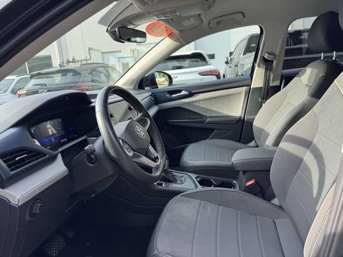 Used 2024 Volkswagen Taos SE FWD image 18