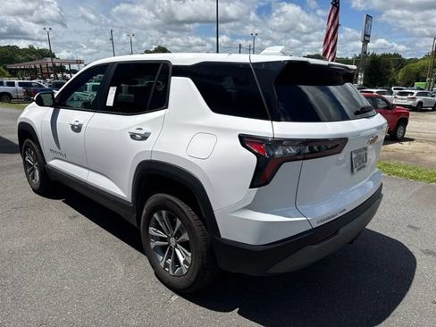 Used 2025 Chevrolet Equinox LT AWD/4WD image 4