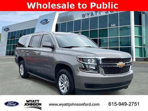 Used 2018 Chevrolet Suburban LT image 1