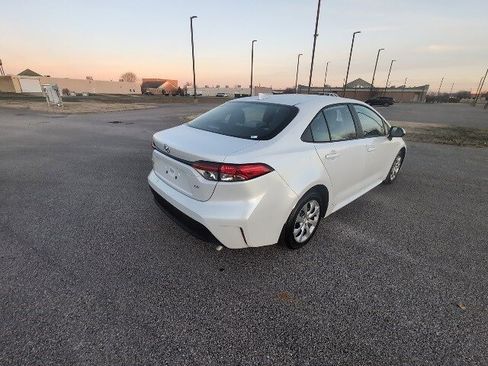 Used 2025 Toyota Corolla LE image 3