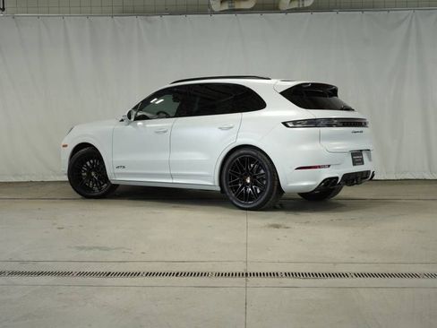 New 2026 Porsche Cayenne GTS image 3
