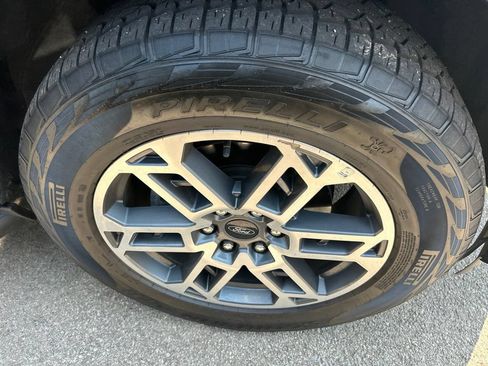Used 2025 Ford Expedition Active AWD/4WD image 4