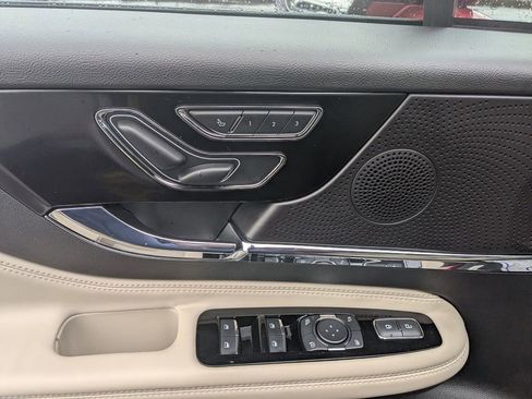 Used 2025 Lincoln Corsair Premiere w/ Equipment Group 101A image 12