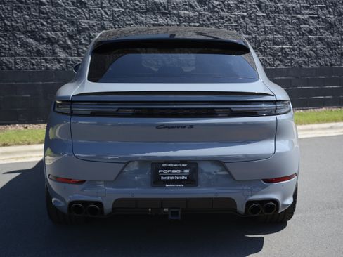 Certified 2025 Porsche Cayenne S AWD/4WD image 6