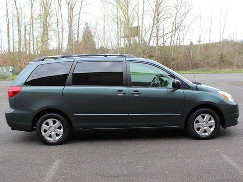 Used 2004 Toyota Sienna LE w/ LE Pkg 7 FWD image 5