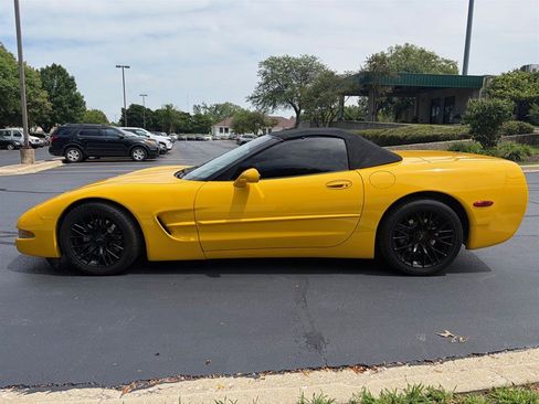 Used 2004 Chevrolet Corvette Convertible w/ Preferred Equipment Group RWD image 13