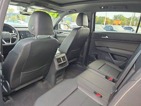 Used 2023 Volkswagen Atlas Cross Sport SE w/ Panoramic Sunroof Package FWD image 11