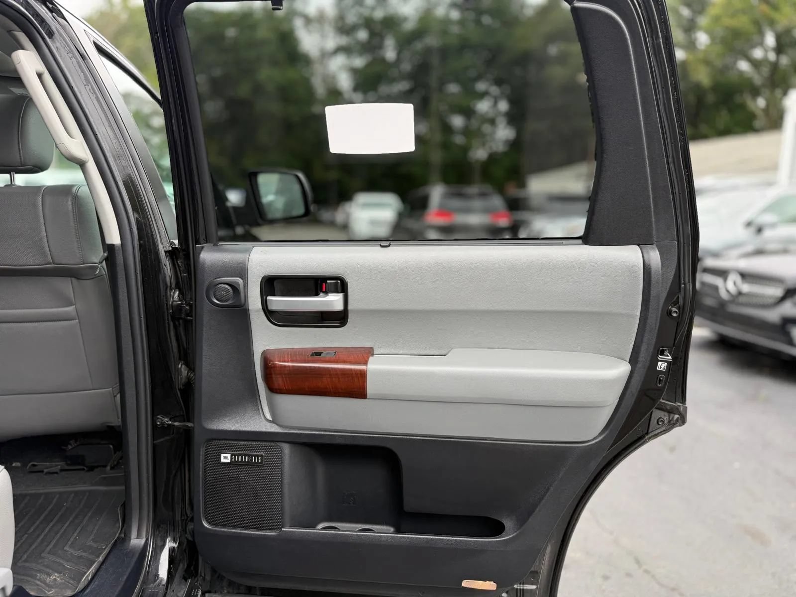 Used 2017 Toyota Sequoia Platinum AWD/4WD image 31