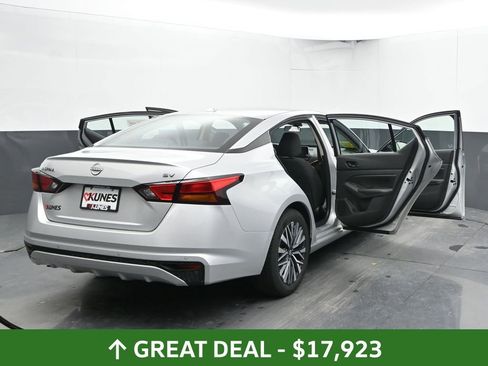Used 2024 Nissan Altima 2.5 SV FWD image 52
