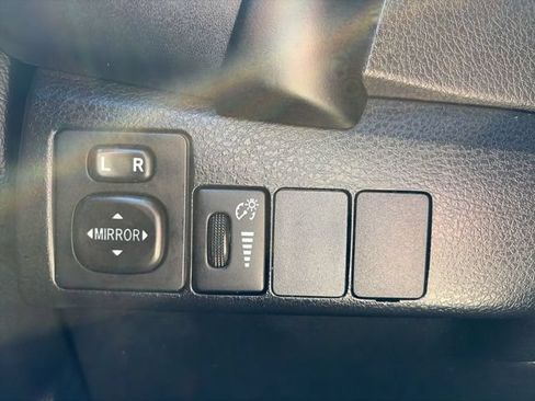 Used 2019 Toyota Corolla LE FWD image 18