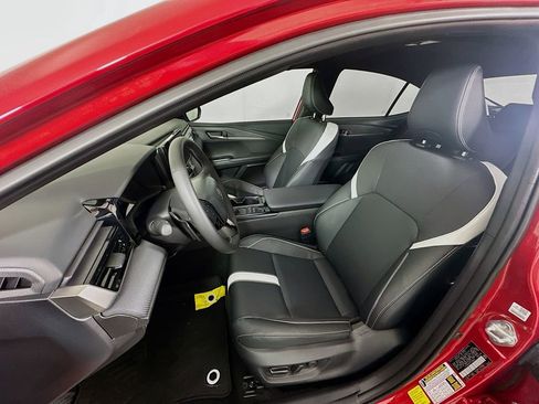 Used 2025 Toyota Camry SE image 21