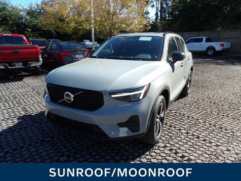 New 2026 Volvo XC40 B4 Core w/ Climate Package image 3
