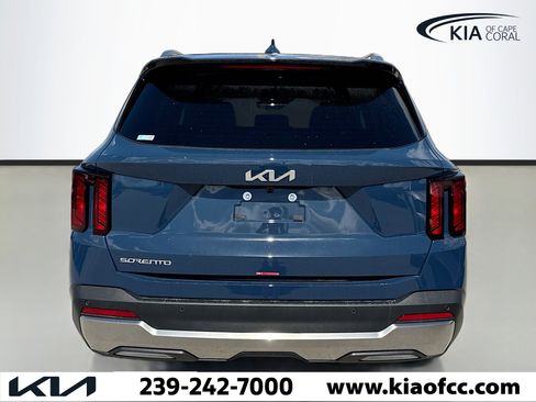 New 2026 Kia Sorento S image 4
