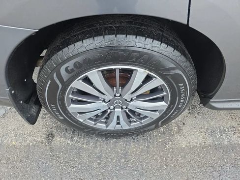 Used 2018 Nissan Pathfinder S AWD/4WD image 15