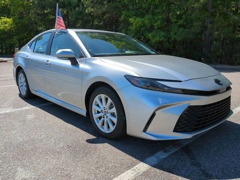 Used 2025 Toyota Camry LE w/ Convenience Package FWD image 2