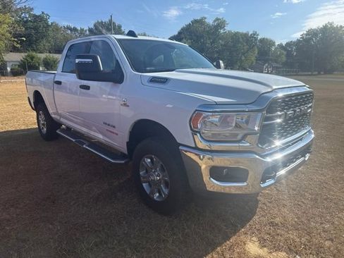 Used 2024 RAM 2500 Big Horn AWD/4WD image 2