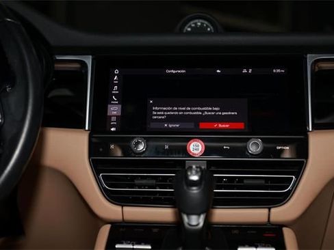 Used 2023 Porsche Macan w/ Premium Package Plus image 28