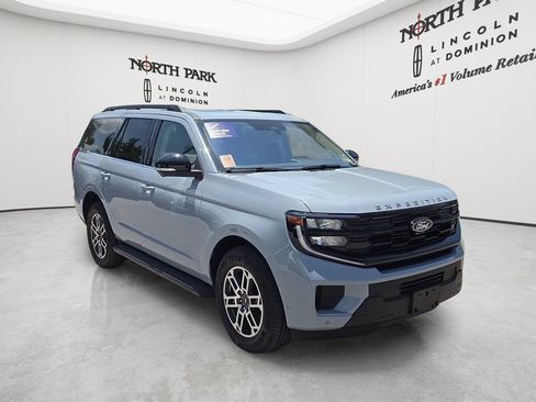 Used 2025 Ford Expedition Active RWD image 7